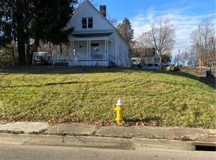908 East Ave, Akron, OH 44307