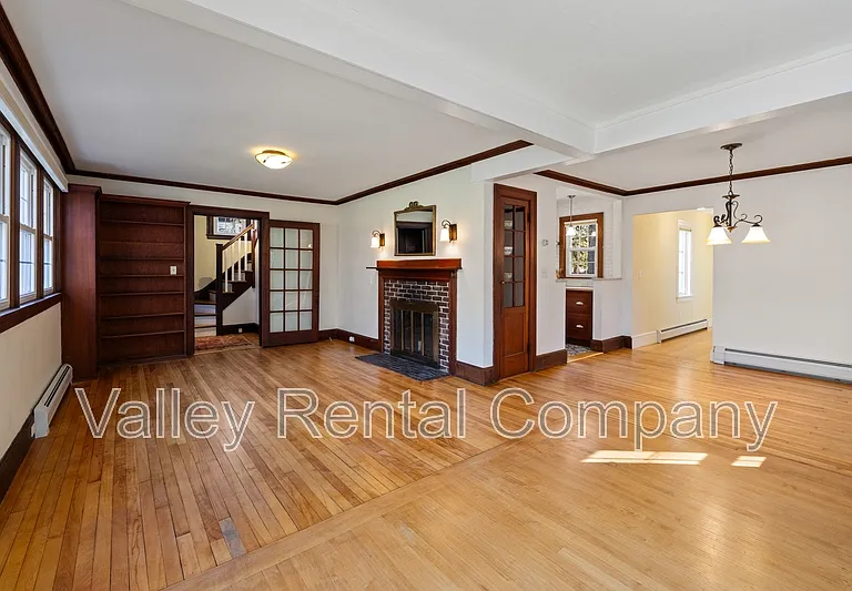 61 Woodlawn Ave — Photo 5