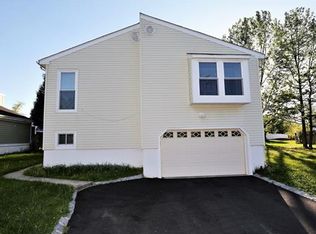 7 Mockingbird Ln, Dayton, NJ 08810