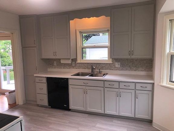 2nd image of 136 Arion St E