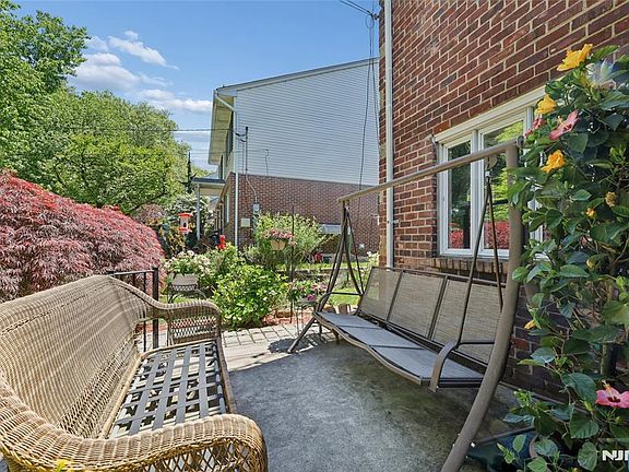 2nd image of 604 Rutland Ave