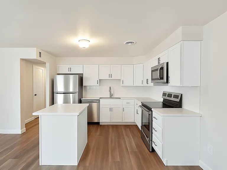 2804 Marine — Photo 2
