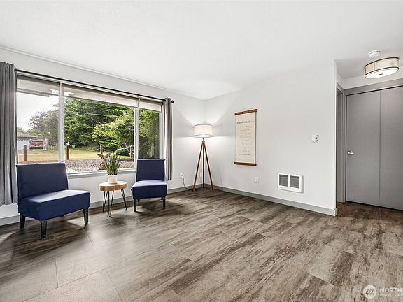 5th image of 245 Dolphin Avenue NE