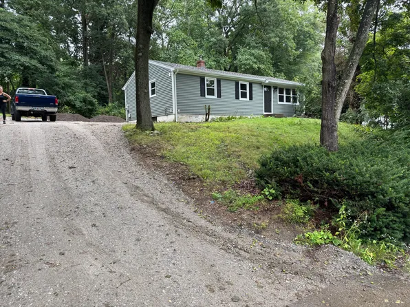 6 Ledgewood Dr, Gales Ferry, CT 06335