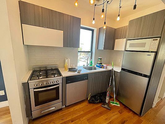 2nd image of 222 Palmetto St #2L