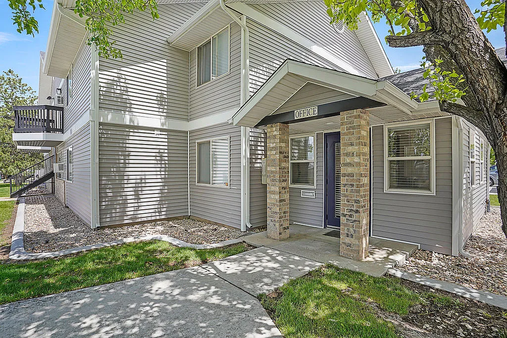 Lakeview Apartments — Photo 3