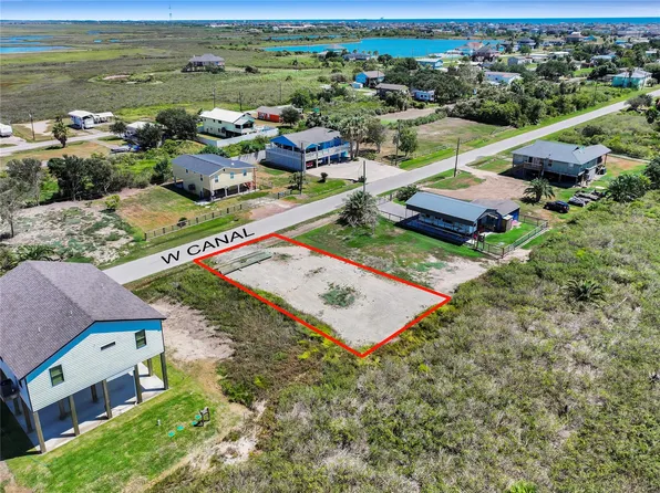 1205 W Canal Dr, Pt Bolivar, TX 77650