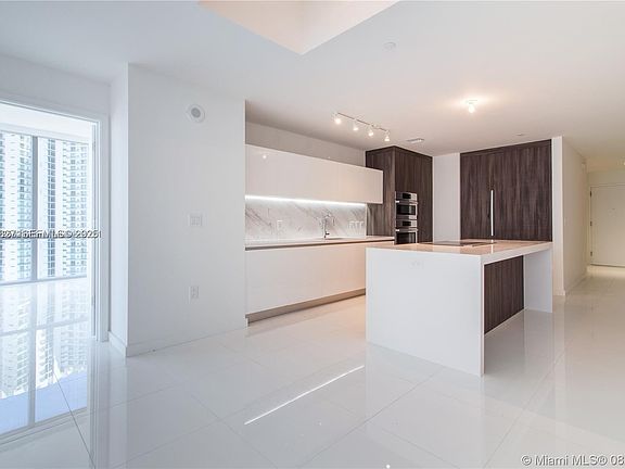 4th image of 851 NE 1st Ave #363