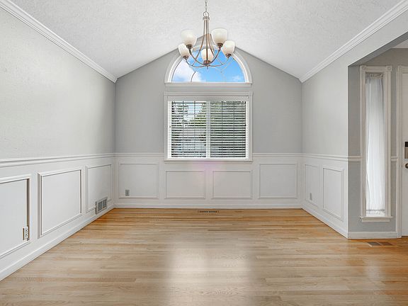 5th image of 6673 Rock Crystal Ln NE