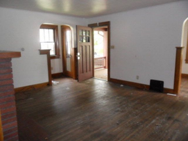 2nd image of 143 Rae Ave