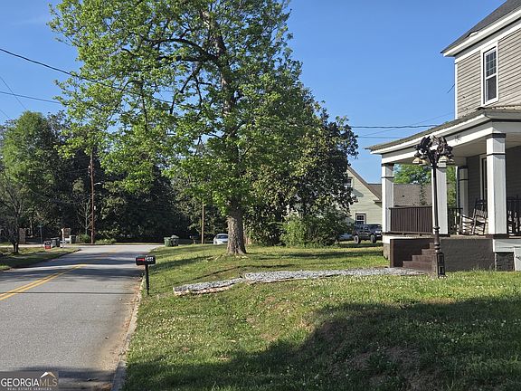 4th image of 246 Newnan St