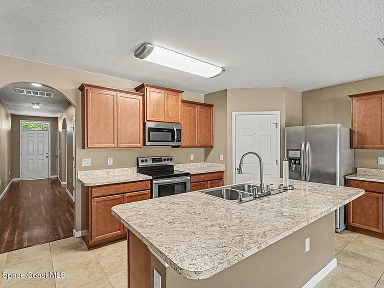 2650 Falcon Ln — Photo 2