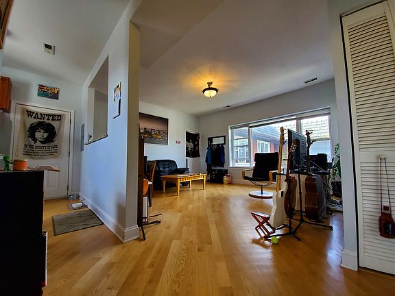 5th image of 4650 N Saint Louis Ave APT 3C