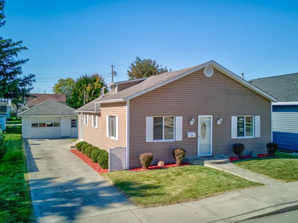 132 1st St, Tipton, IN 46072