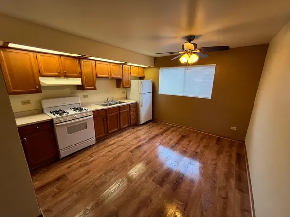505 Pasadena Ave APT 1E, Crest Hill, IL 60403