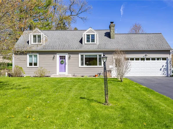 141 Highledge Dr, Penfield, NY 14526