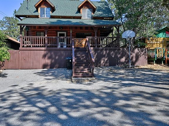 3rd image of 449 Vista Ave
