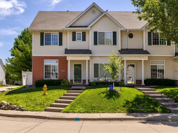 2165 Ridgeview Cir, Clive, IA 50325