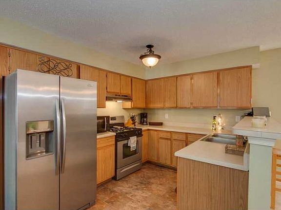 3rd image of 44 Candlelight Ln