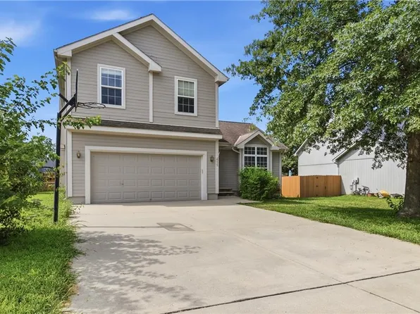 525 E Parma Way, Gardner, KS 66030