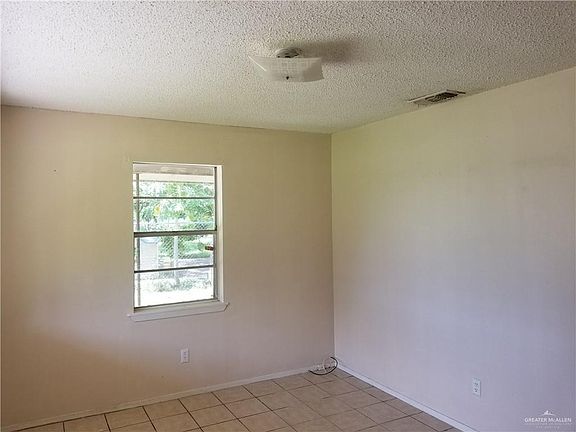 4th image of 5012 West Dr #107