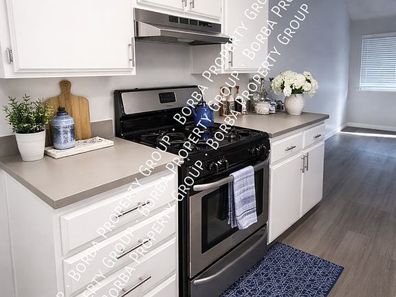 2nd image of 2382 Cedar Ave #6