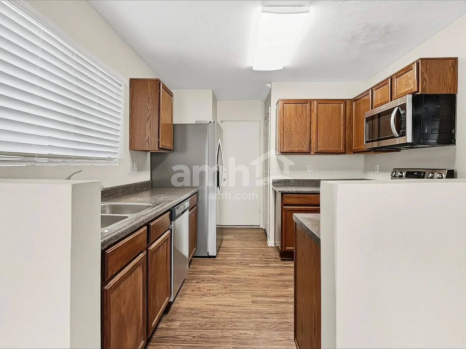 3 bed, 2.5 bath, 1401 sqft, $1,790 — Photo 4