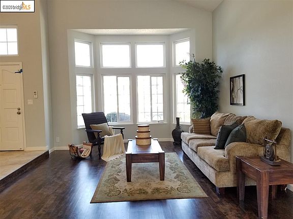 3rd image of 3611 Greenhills Ave