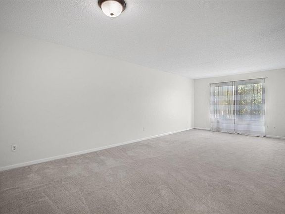 5th image of 942 Guelbreth Ln APT 203