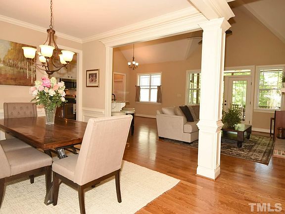 3rd image of 34 Dunley Cir