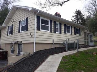 69 Outer Dr, Oak Ridge, TN 37830