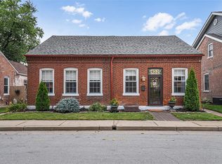 922 S 3rd St, Saint Charles, MO 63301