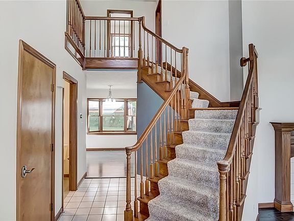 3rd image of 1431 Overcliff Ct