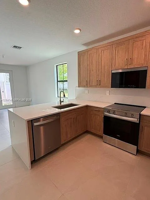 4 bed, 3.0 bath, $3,950 — Photo 4