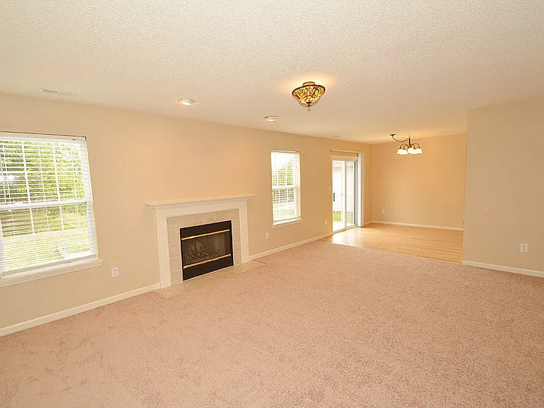 11960 Locus Ln — Photo 2