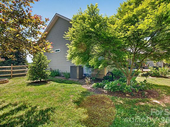 3rd image of 75 N Sunset Ridge Dr