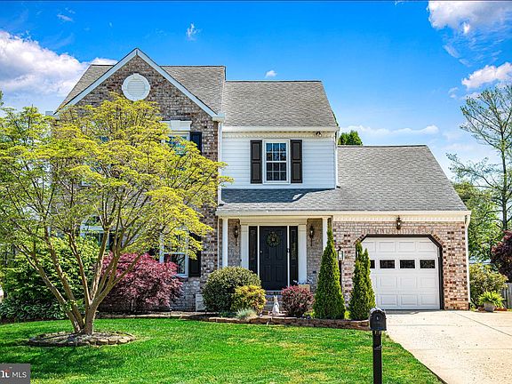 2nd image of 1583 Bentley Cir