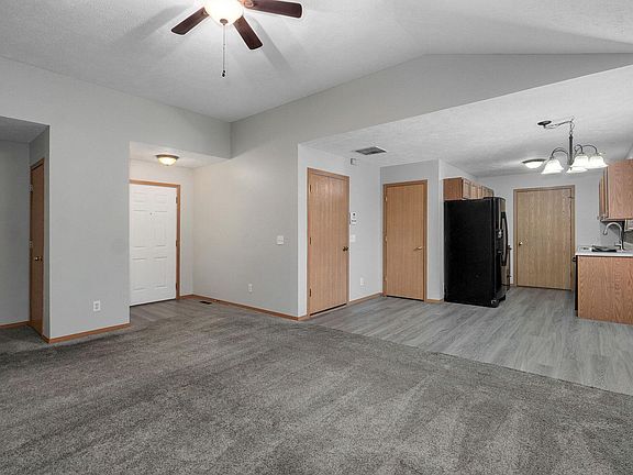 4th image of 1106 N Hutchinson Avenue