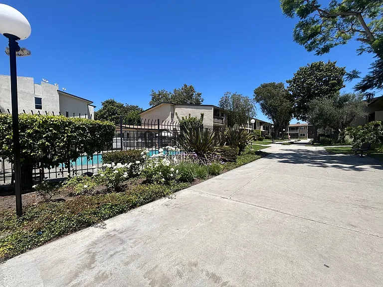 12200 Montecito Rd #K204 — Photo 32
