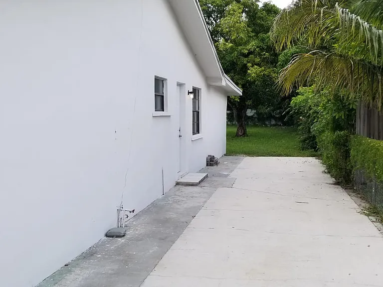 16010 NW 44th Ct — Photo 10
