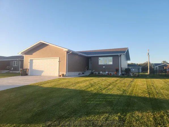 510 7th St, Phillips, NE 68865