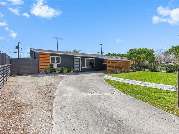 3rd image of 1716 SW 43rd Avenue