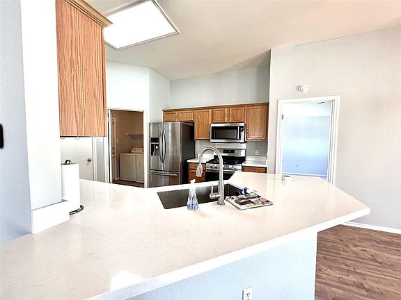 3rd image of 2603 Hill Street Cv