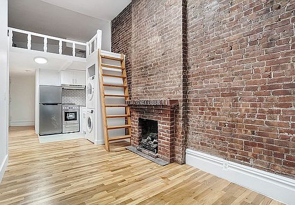 4th image of 124 W 73rd St #4