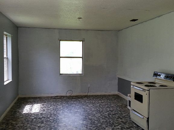 2nd image of 119 SW Sheppard Way