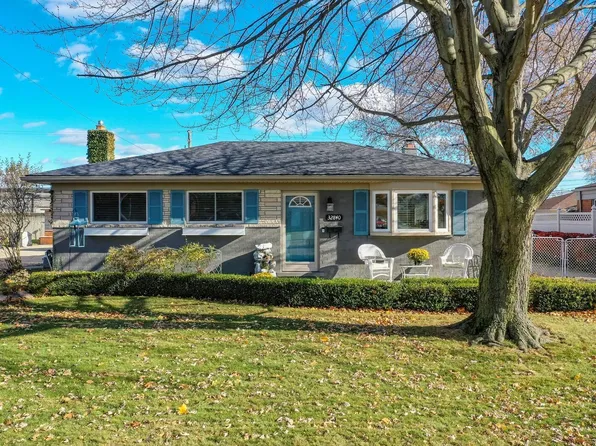 32840 Eiffel Ave, Warren, MI 48088
