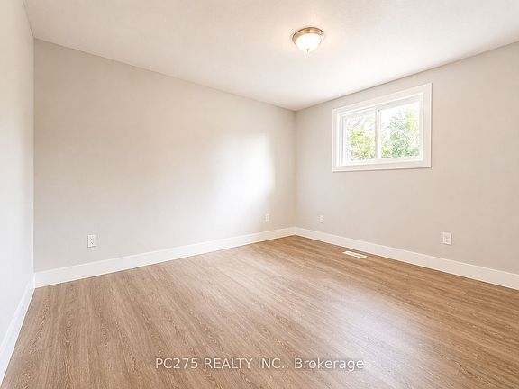 4th image of 49 Caprice Cres