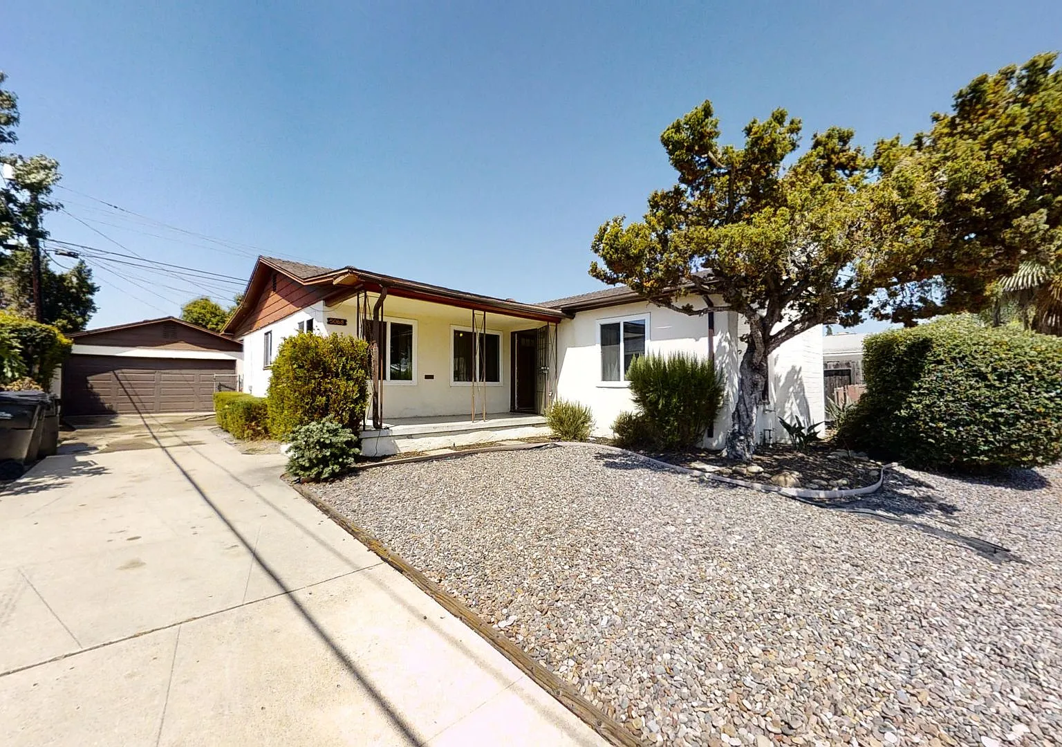 Large, Private 4BD/2BA on Rockford!! — Photo 3