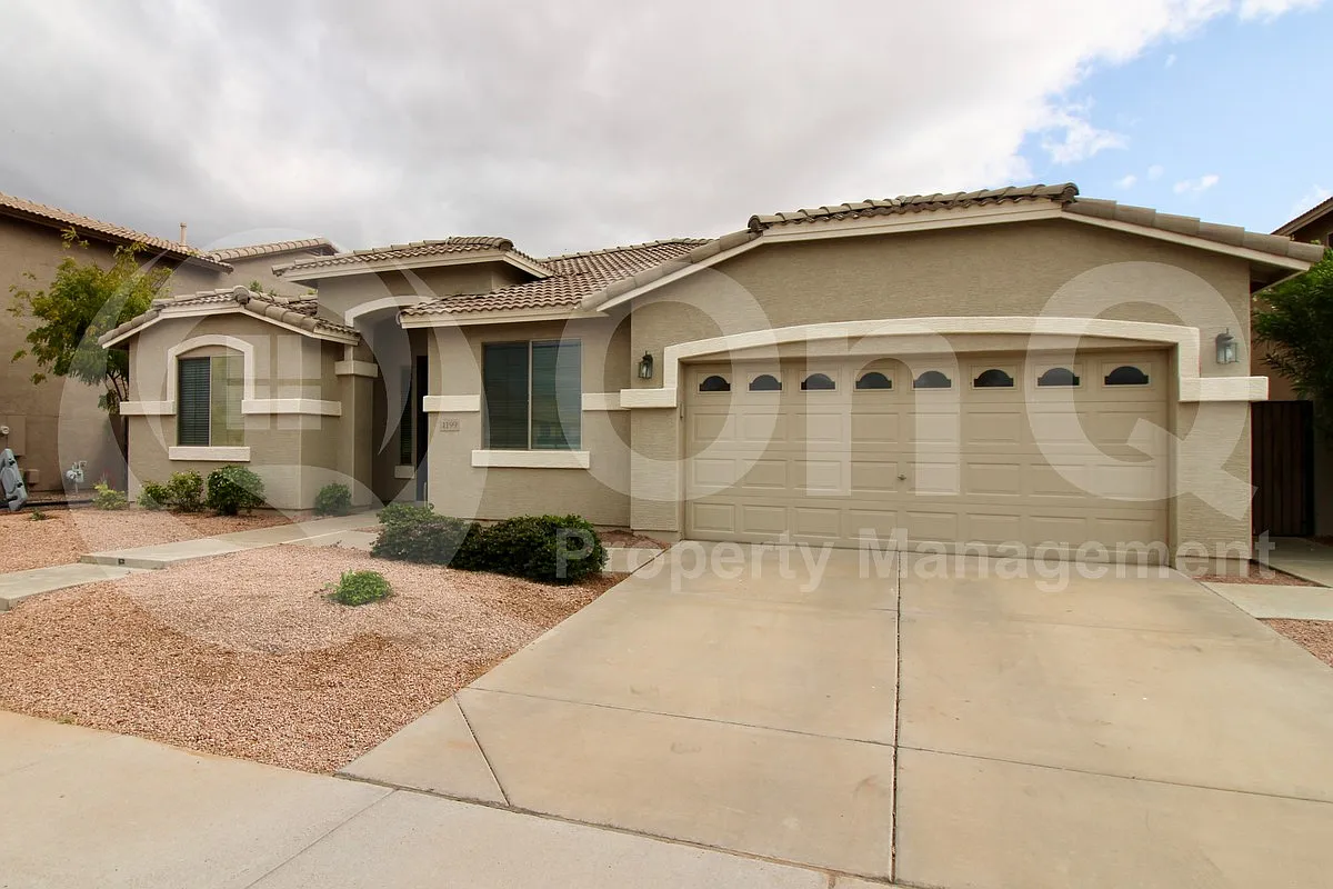 5 bed, 2.5 bath, 2625 sqft, $2,999 — Photo 2