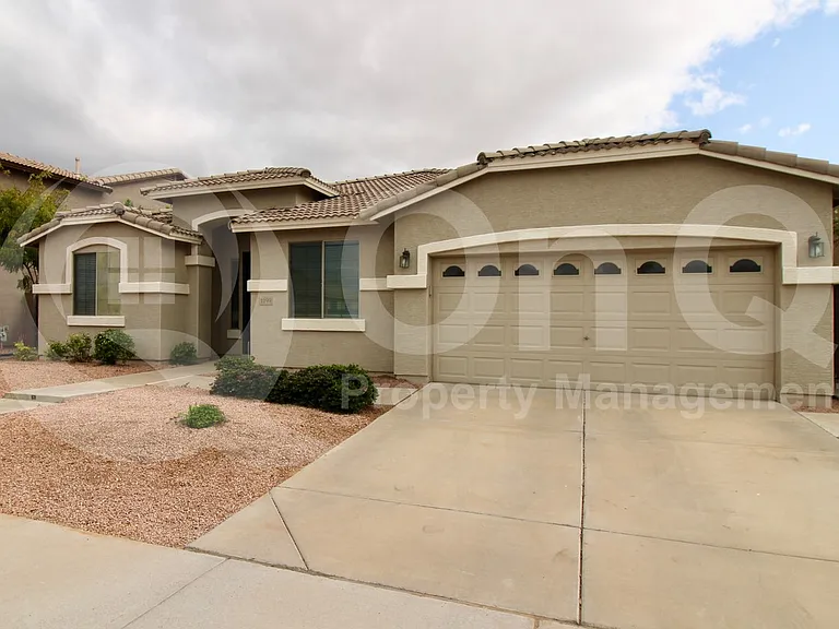 1199 E Browning Pl — Photo 2